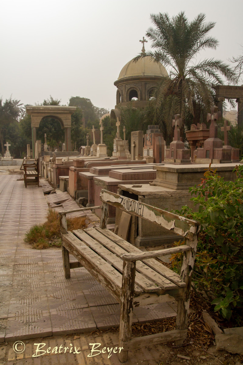 koptischer Friedhof mit einer kleinen Kapelle